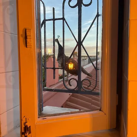A Romantic Getaway Inside The Castle Walls * Lisboa